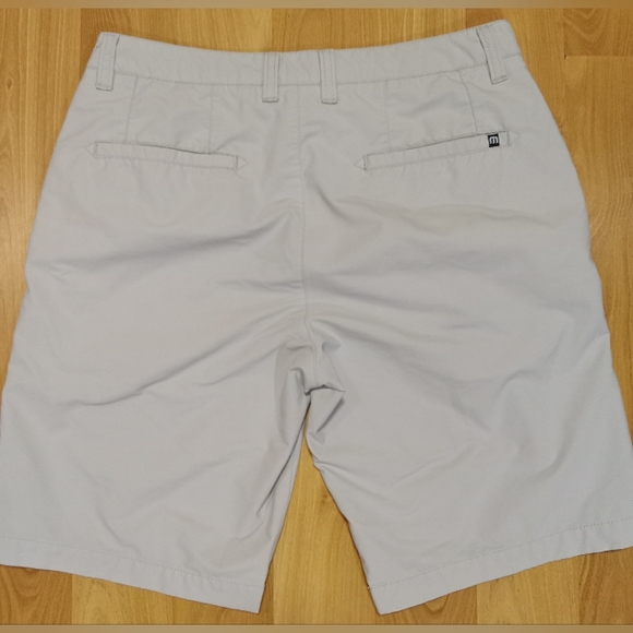 Travis Mathew Men’s Golf Shorts Size 32 - Picture 2 of 4